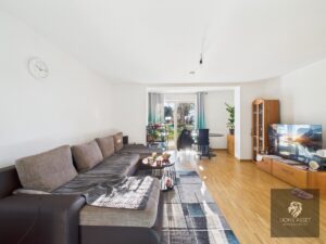 Blick in den großzügigen Wohnbereich