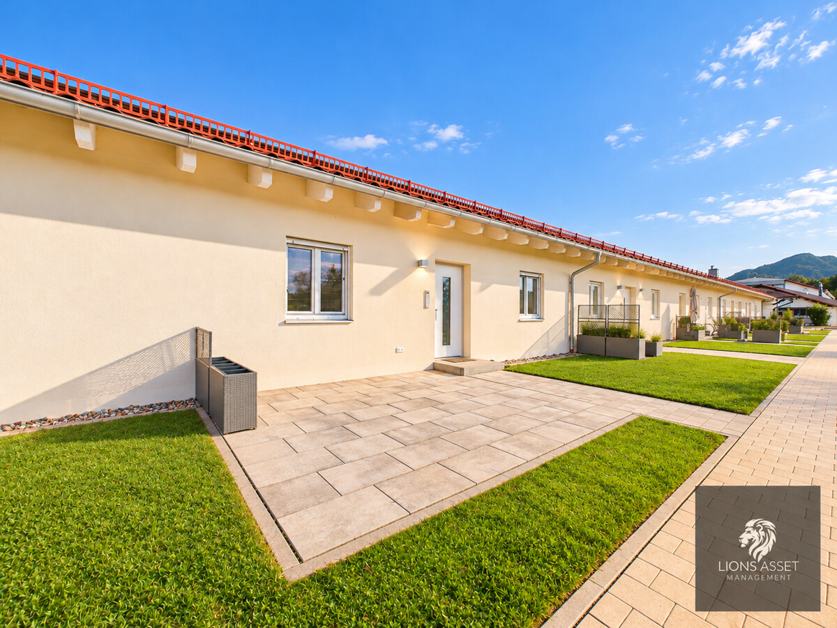 Moderne Reihenhäuser mit Gartenanlagen