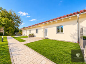 Moderner Bungalow mit gepflegtem Garten