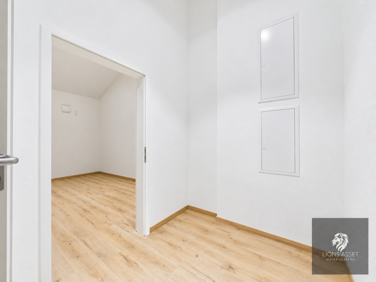 Heller, minimalistischer Hauswirtschaftsraum