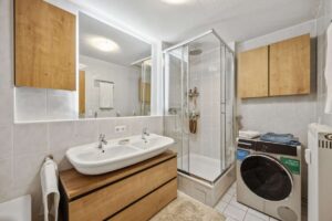 großzügiges Badezimmer