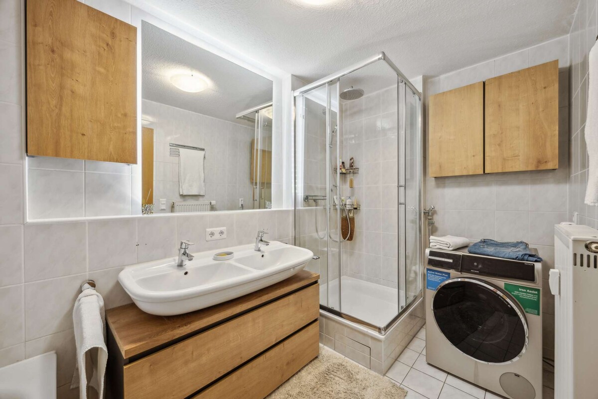 großzügiges Badezimmer